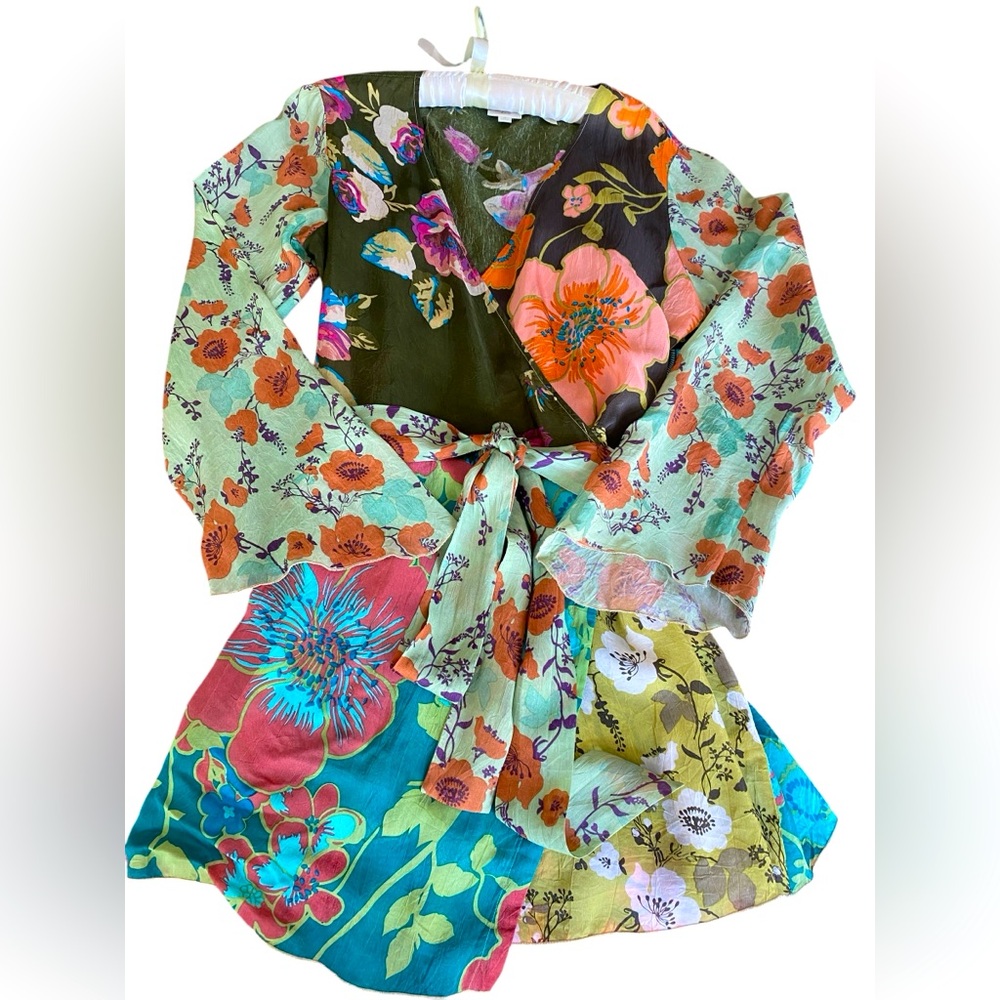 J Jill Bold Foral Flowy Kimono-Style Wrap Top Med